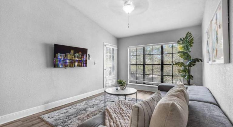 Apartment with pool | Suitable for remote work in Fort Lauderdale, FL