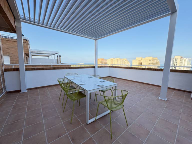 Fully equipped rental apartment with patio & pool | Beach view | Next to the beach | Pet-friendly — photo 2