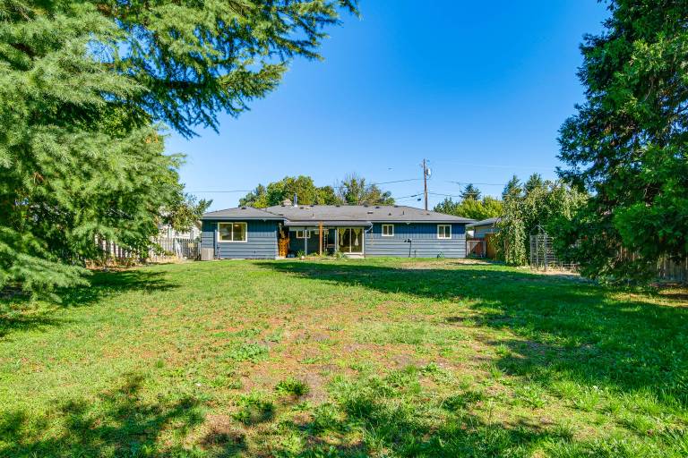 Walk to Rogue X: Medford Family Home w/ Large Yard — photo 2