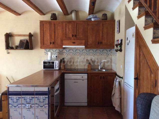 Cottage with barbeque & patio | Mountain view — photo 4