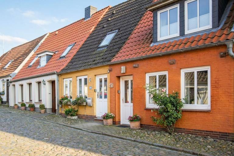 Ferienhaus Hannes Kapitänshaus in Husum für bis zu 4 Personen — photo 2