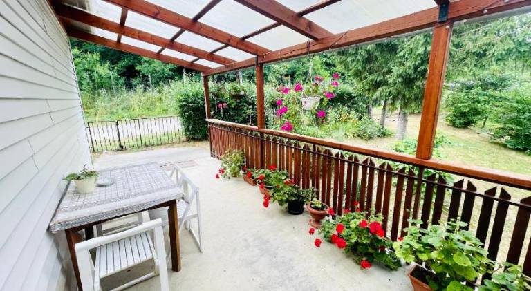 Vacation home with patio & yard — photo 3