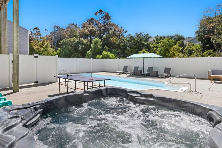 The Salty Seahorses 1,390 ft to the beach Private Pool, Hot Tub, and Dog Friendly — photo 3