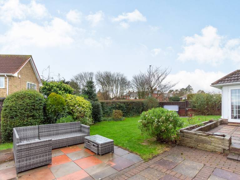 Family-friendly cottage with barbeque, garden & hot tub | River view | Pets are welcome — photo 3