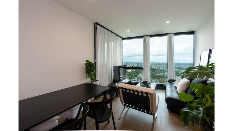 Modern Unit in 56th floor w Study Room near CBD