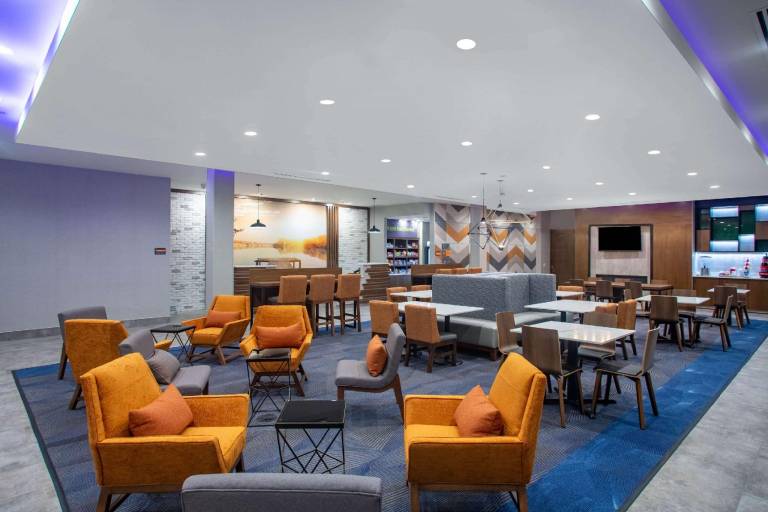 La Quinta Inn & Suites by Wyndham Oxford — photo 3