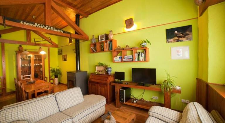 House with hot tub | Pets are welcome — photo 2
