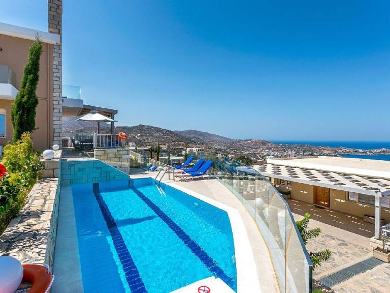 Family-friendly pleasant villa with pool, BBQ & yard | Suitable for remote work | Pets allowed — photo 3