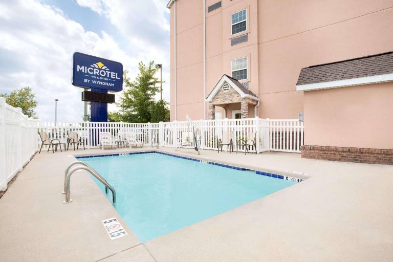 Microtel Inn & Suites by Wyndham Tuscumbia/Muscle Shoals — photo 4