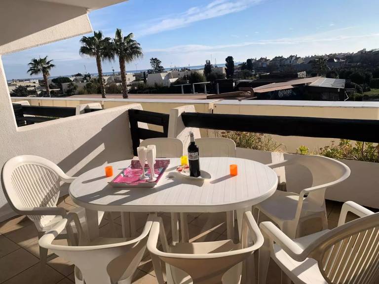 Apartment with terrace in Agde