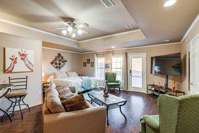 Granbury Studio - 10 Mins From Town + The Lake! — photo 2