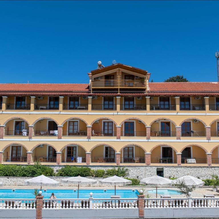 Wonderful serviced apartment with pool | Close to the beach | Pets allowed in Himarë