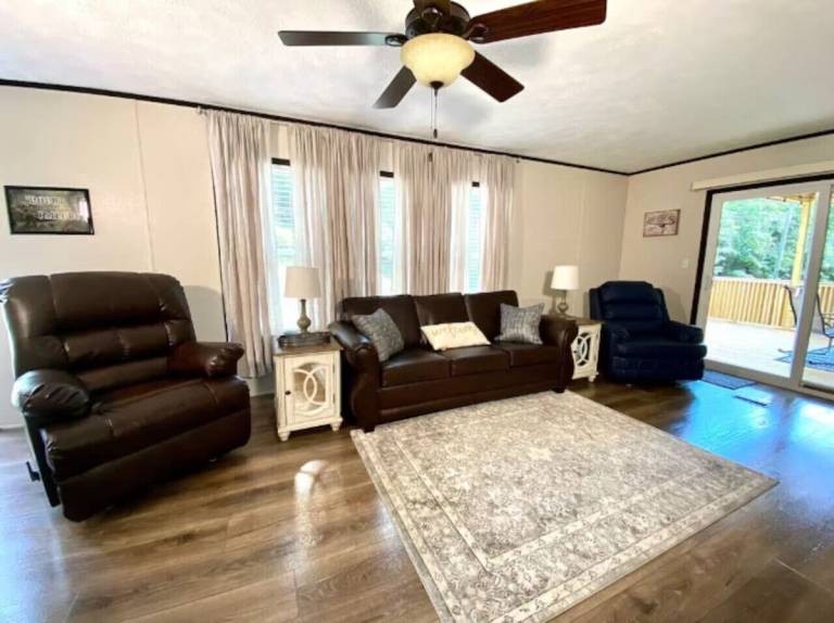 Vacation home with hot tub, barbecue & garden — photo 2