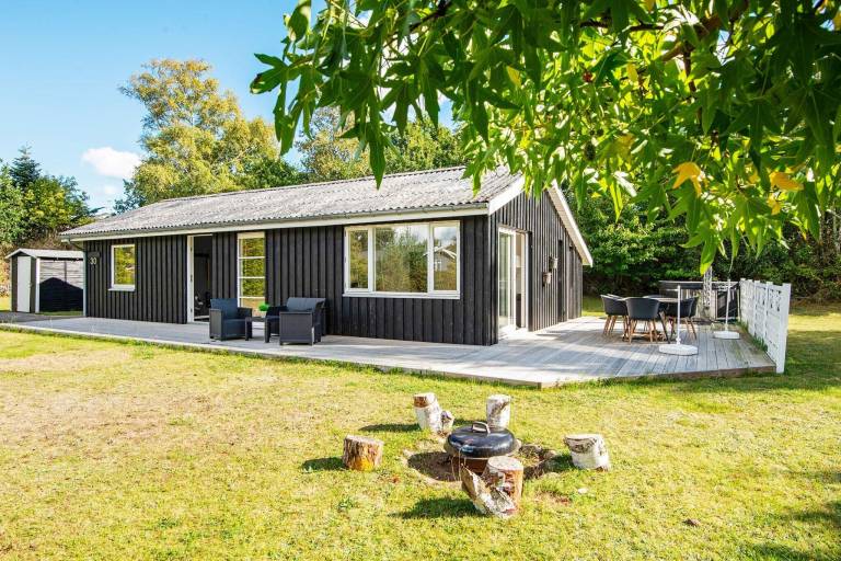 Vacation home with terrace in Ebeltoft