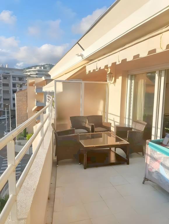 Apartment with patio | Mountain view — photo 2
