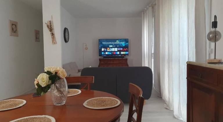 Holiday apartment with 2 rooms for 6 persons in Thiais