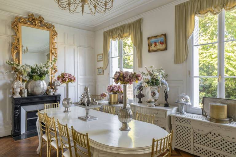 Family-oriented wonderful castle with barbeque, patio & yard | Pets allowed — photo 4