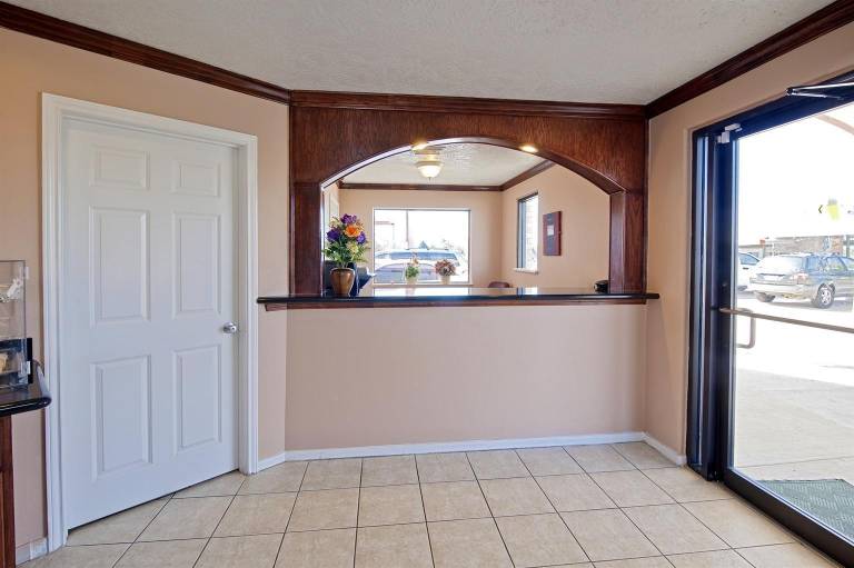 Americas Best Value Inn & Suites Hempstead Prairie View — photo 2