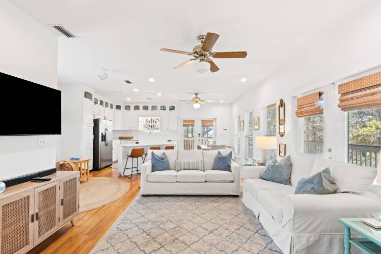 Dog Friendly Seagrove Beach Home Sleeps 10, Pool, Walk to Beach! — photo 3