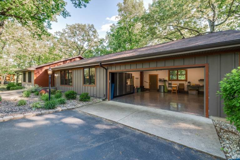 Cabin Benton