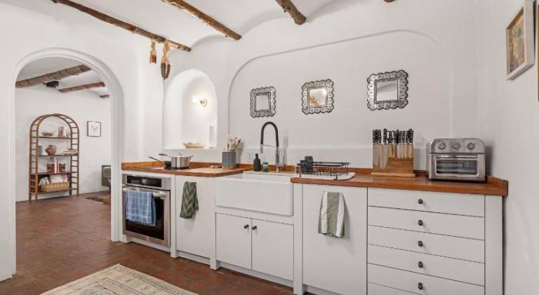 Soulful Historic Adobe - 5 Mins to Plaza - Spacious and Inspiring — photo 2