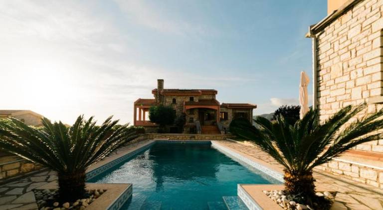 Villa with patio, grill & yard — photo 3