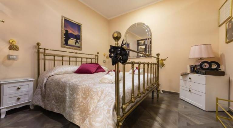 House  Naples