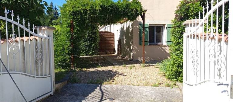 Gite with terrace, barbecue & yard — photo 5