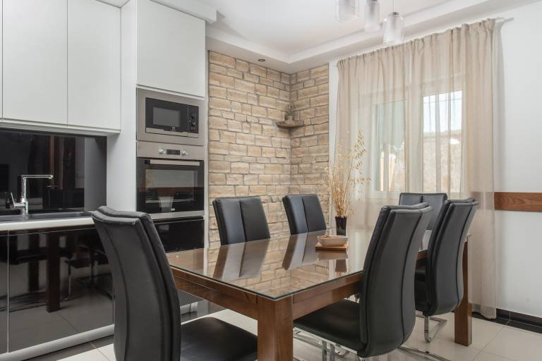 Fully equipped villa with patio, hot tub & grill | Pets are welcome — photo 4
