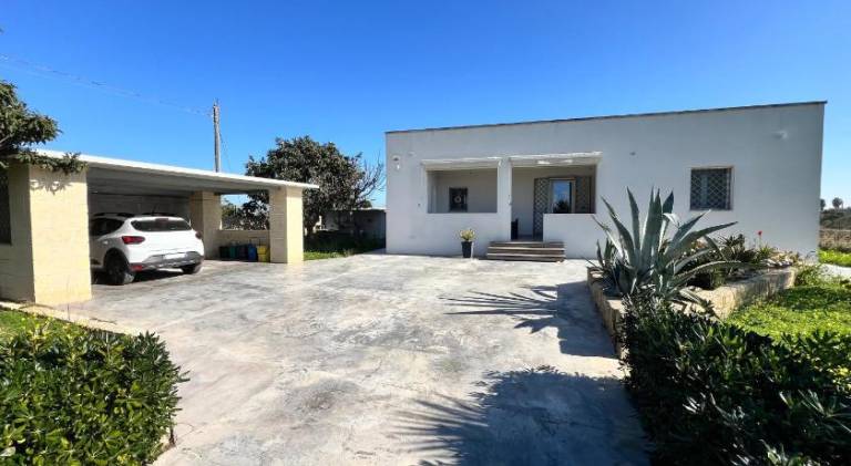 Wonderful vacation home with pool & hot tub | Dogs allowed in Melendugno