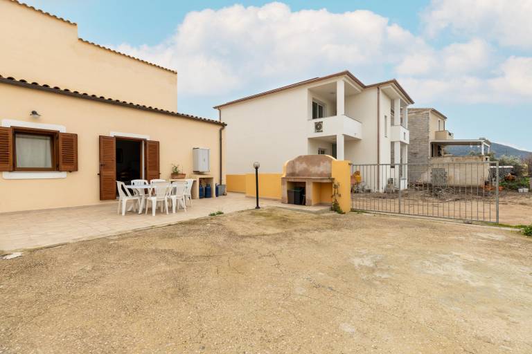 House with BBQ & garden in Valledoria