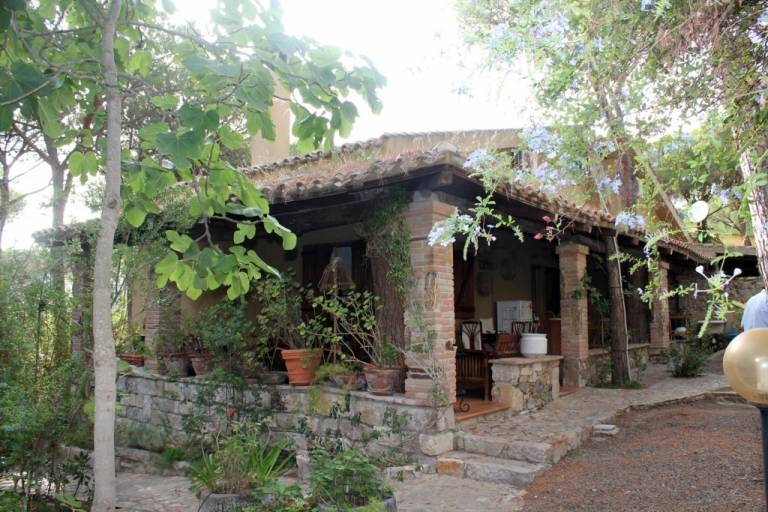 Villa with barbeque, patio & garden — photo 2