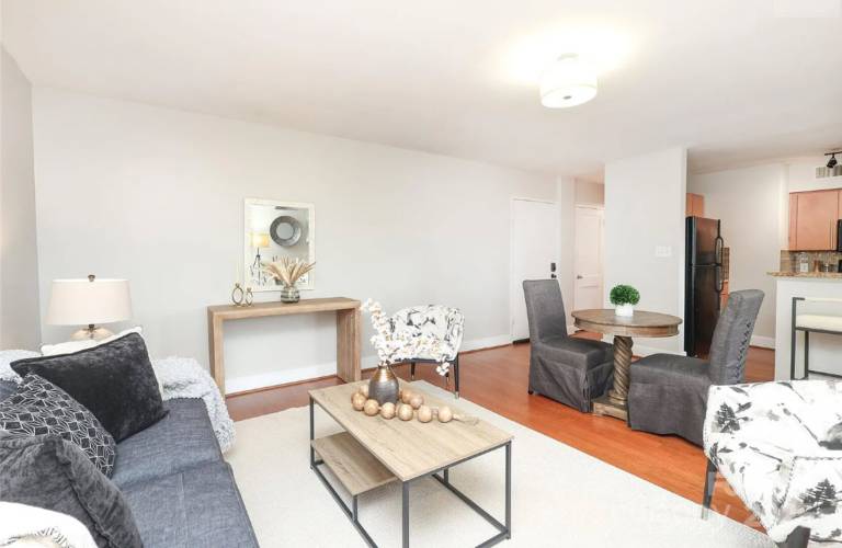 Condo with pool — photo 4