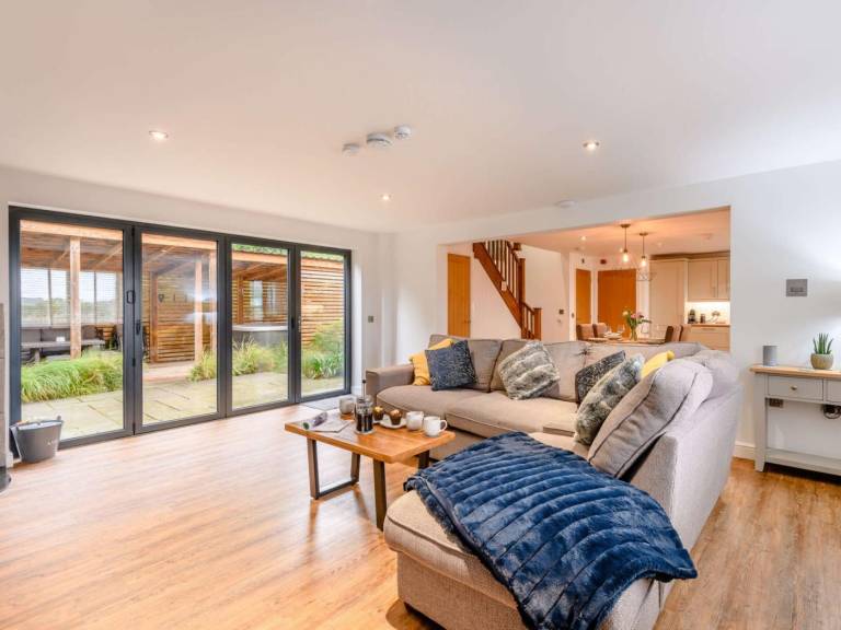 Fully equipped cottage with garden & jacuzzi | Pets allowed in Weymouth