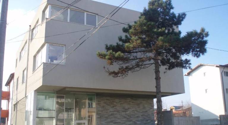 Apartment with barbeque, yard & patio in Constanta