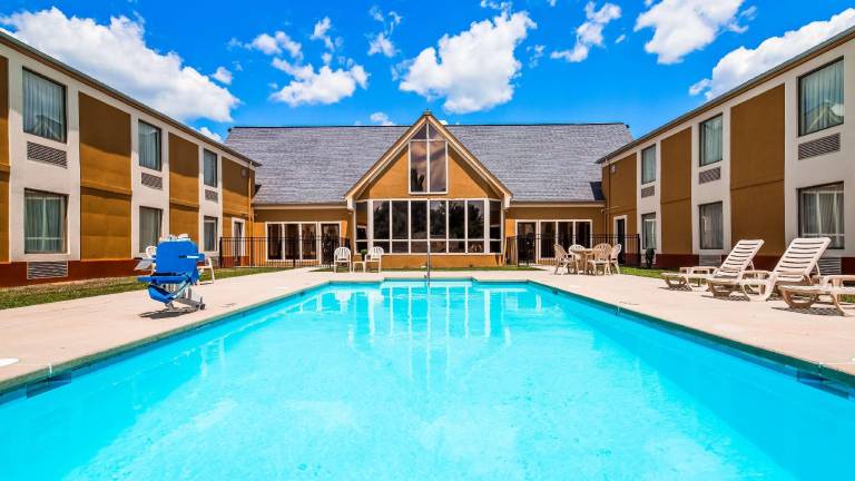 Deluxe Inn Wytheville — photo 3