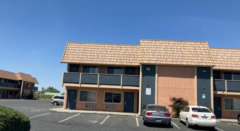 Oasis Inn and Suites — photo 4