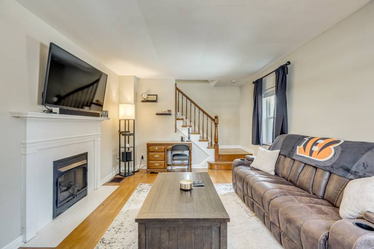 Cincy Area Bungalow w/ Deck & Yard, Pets Welcome! — photo 4
