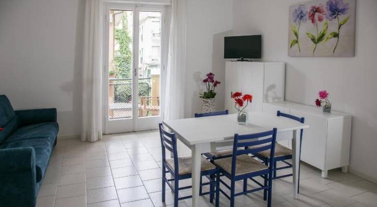 Charming serviced apartment with yard | Close to the beach | Perfect for remote work | Dogs allowed — photo 2