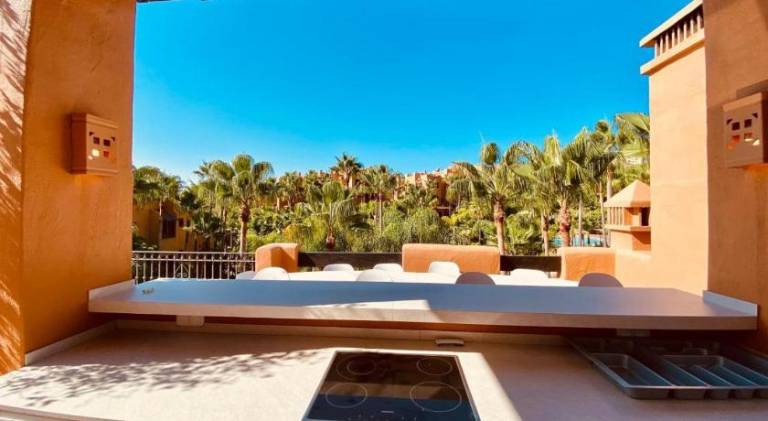 Luxury 4 BD Penthouse with Private Pool by Hostlovers — photo 3