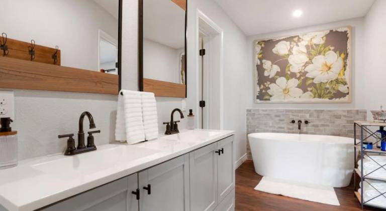 Vacation home with jacuzzi — photo 2