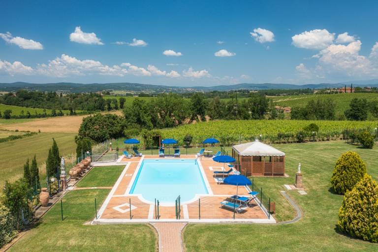 Villa with yard, private pool & barbecue — photo 3