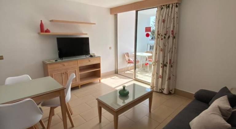 Serviced apartment with pool & terrace — photo 2