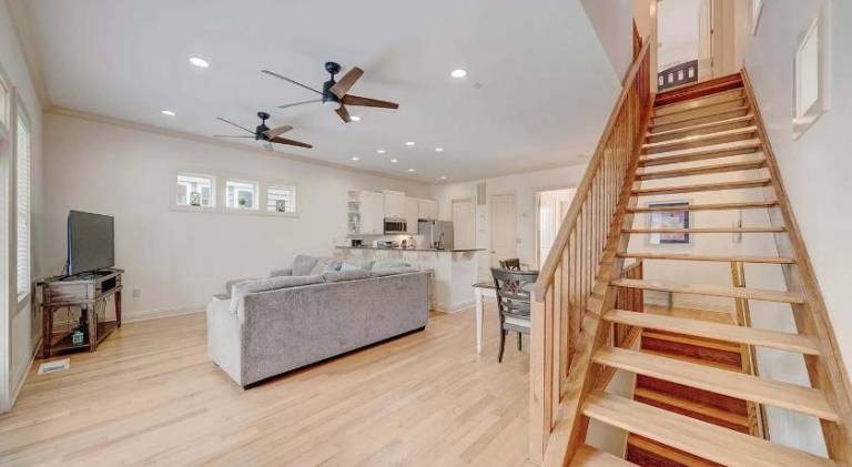 Big vacation home with pool | Close to the beach | Pets allowed — photo 3