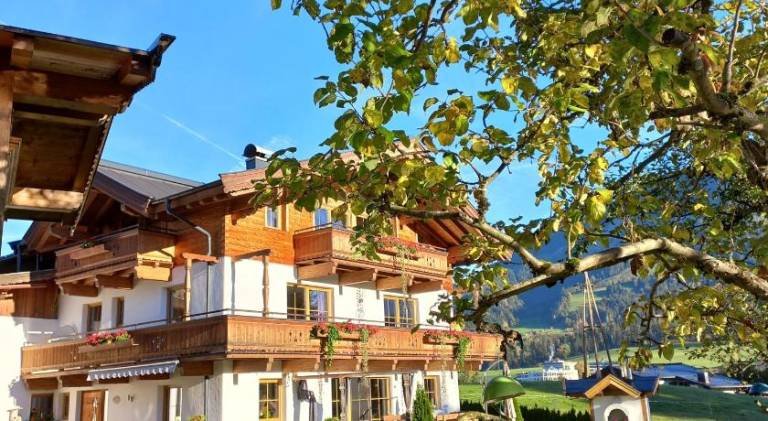 Holiday apartment with yard & terrace in Fieberbrunn