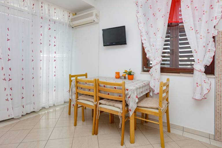 Holiday apartment with patio, barbecue & garden | Sea view | Next to the beach | Dogs allowed — photo 5