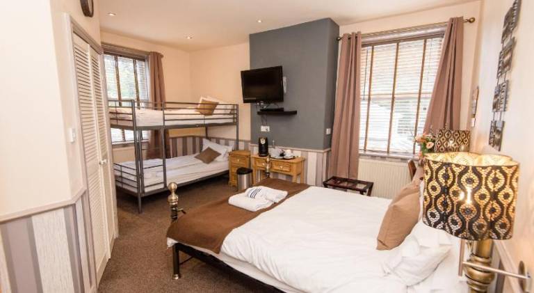 Dimple Well Lodge Hotel — photo 2