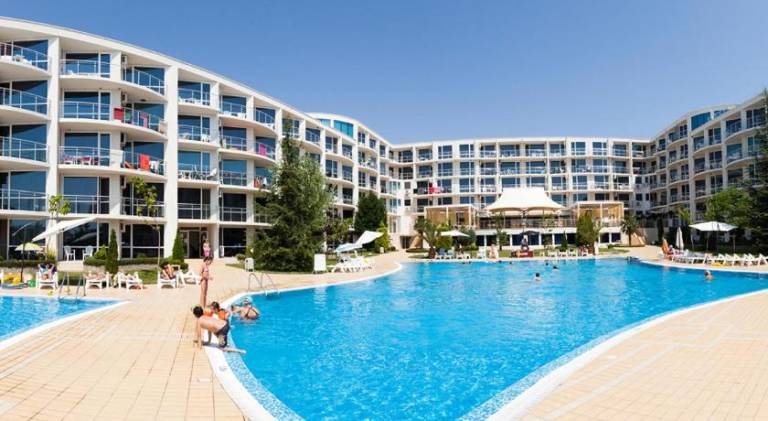 KJ Apartments - SwimmingPool - 3 Min From the Beach in Burgas
