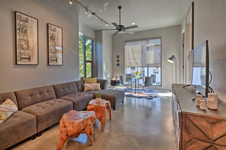 Urban Escape in SoLA w Private Patio