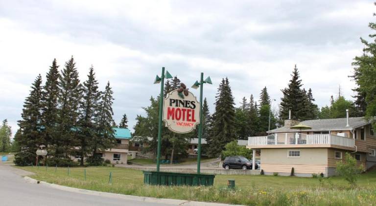 Pines Motel